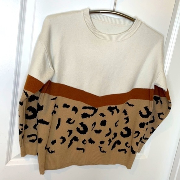 SHEIN | Women’s SHEIN White & Leopard Print Sweater Size XL. - Picture 4 of 5
